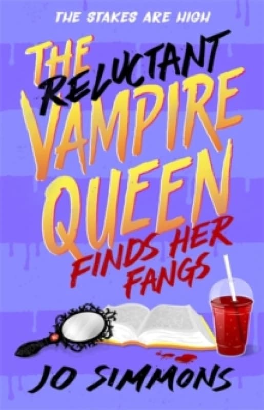 The Reluctant Vampire Queen Finds Her Fangs (The Reluctant Vampire Queen 3) Paperback / softback