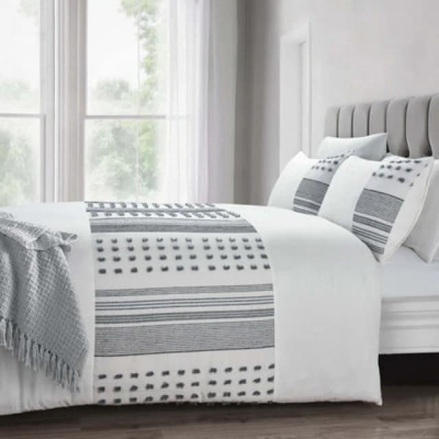 Intimates Elegant Duvet Cover & Pillowcase Set, Chic Bedroom Decor, Tufted Design Bedding Set, Machine Washable - White
