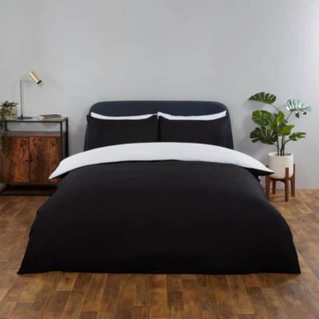 OHS OHS Plain Reversible Duvet Cover With Pillowcase Set in White Size: Single White Single Unisex 5027434133598