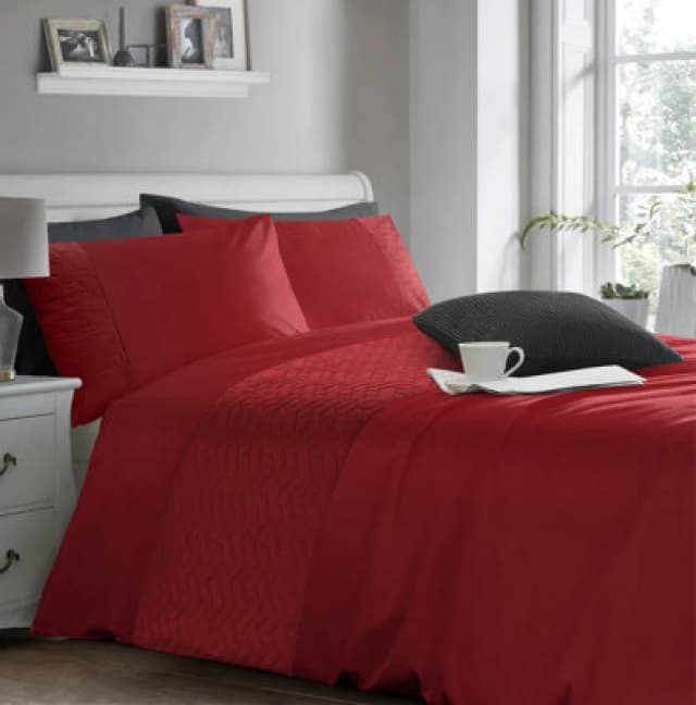 Velosso Pinsonic Design Duvet Cover & Pillowcase Set In Elegant - Modern Bedding For Sleek Bedroom Decor, Button Enclosure - Red