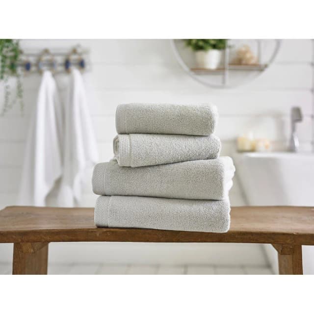 The Lyndon Company The Lyndon Company Egyptian Spa 700gsm Cotton Towels in Silver Size: Face Towel Pair Silver Face Towel Pair Unisex 5054990125682