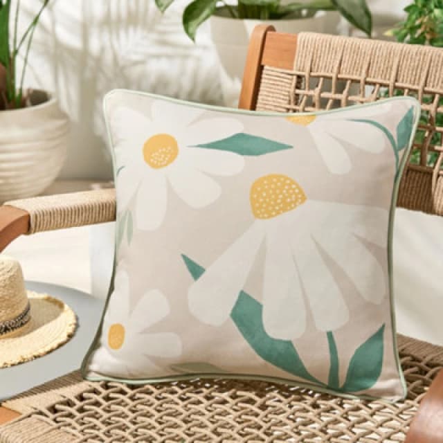 Fusion Daisy Outdoor Filled Cushion 43cm x 43cm Natural