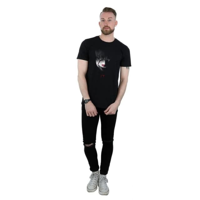 IT IT Men Pennywise Stare Cotton T-Shirt in Black Size: Small Black S Male 5063377593815
