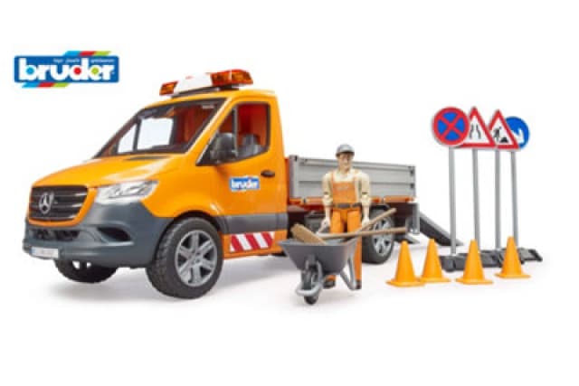 Bruder 1:16 MB Sprinter Municipal with driver, L+S Module & access in Orange Size: 1 Pack Orange Unisex 1 Pack