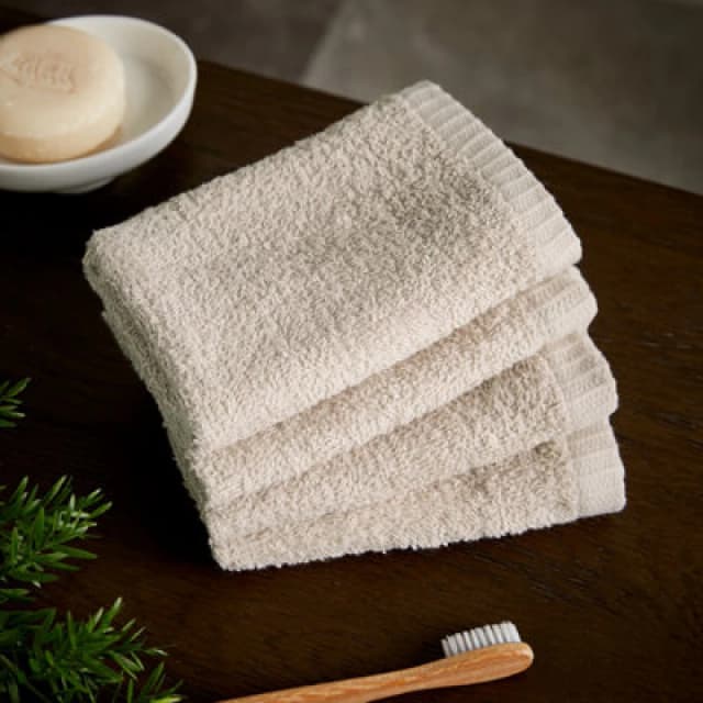 Catherine Lansfield Catherine Lansfield 'Quick Dry' Face Cloth 4 Pack in Natural Size: Face Towel Natural Face Towel Unisex 5057681106175