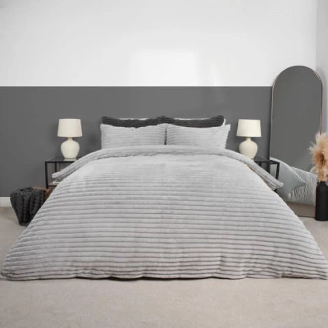 OHS OHS Ribbed Duvet Cover Faux Fur Winter Warm Bedding Set in Silver Size: King Silver King Unisex 5027434171941