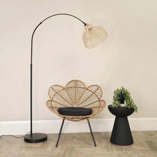ValueLights Louis Black Arched Curved Floor Lamp with Cream Woven Basket Lamp Shade Natural
