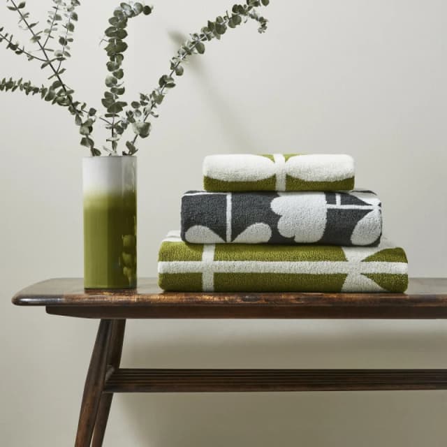 Orla Kiely Cut Stem Moss Towels Charcoal