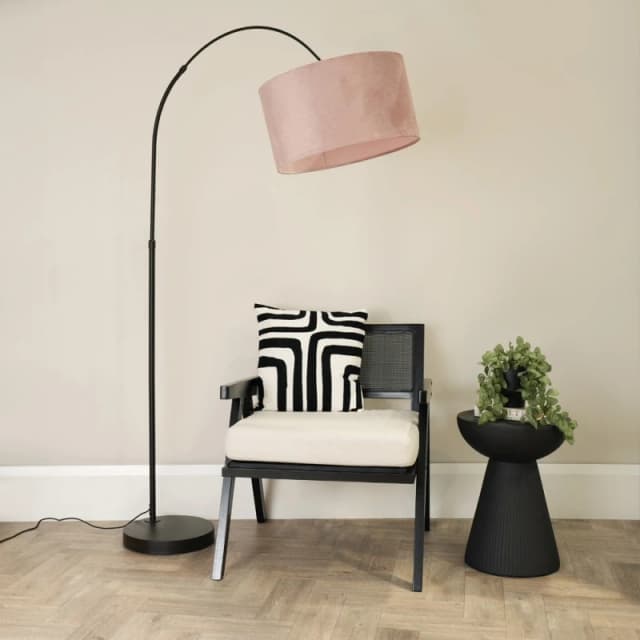 ValueLights Louis Black Arched Curved Floor Lamp with Velvet Drum Lamp Shade Dusty Pink