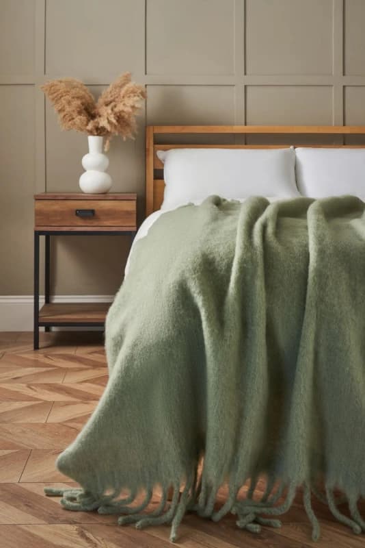 BHS Faux Mohair Tassle Throw in Green Size: Small Green Unisex Small