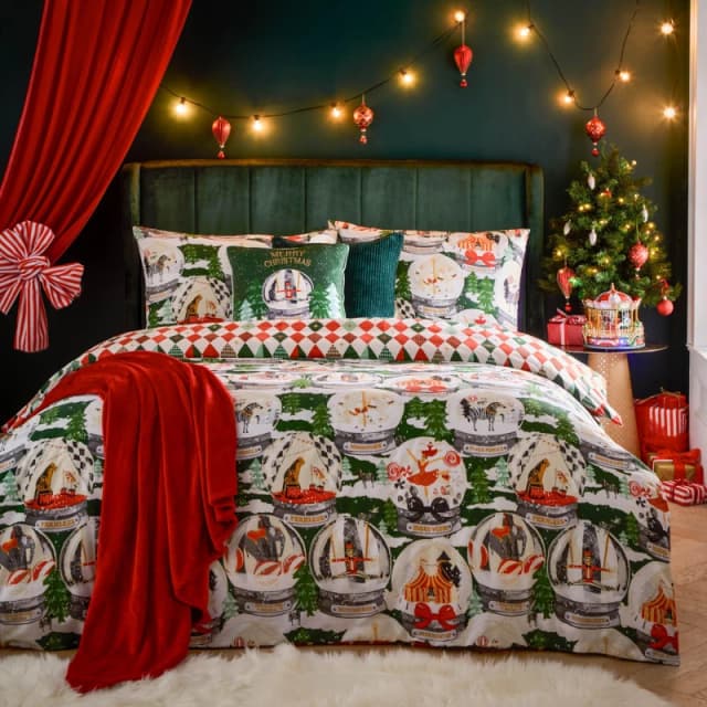 Showtime Festive Duvet Cover Set Pine, Pine / King