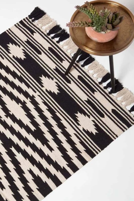 HOMESCAPES Dinan Black & White Kilim Cotton Rug 240 x 300cm - Homescapes RU1429E