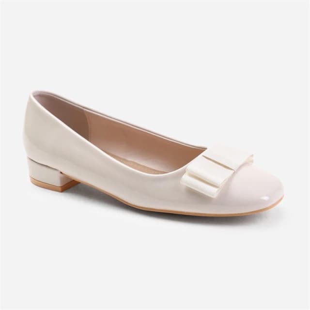 Where's That From 'Croatia' Pump With Bow Detail Cream