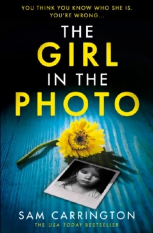 The Girl in the Photo. Paperback. By Sam Carrington Books