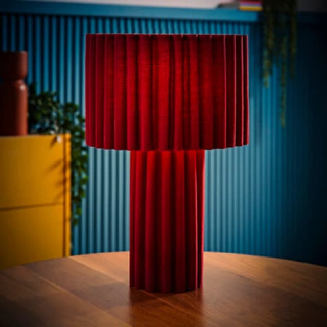 ValueLights ValueLights Lenny Drum Lamp Shade Colour Drench Ribbed Fabric Table Lamp with Bulb in Burgundy Burgundy One Size Unisex 5059406066573