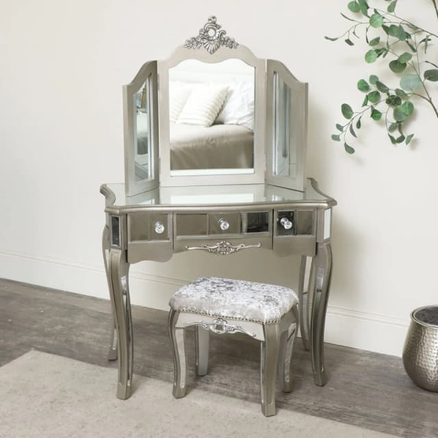 Melody Maison Ornate Mirrored 3 Drawer Dressing Table, Stool And Mirror Bedroom Furniture Set - Tiffany Range Metallic Silver