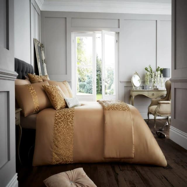 Smart Living Smart Living Premium Venice Duvet Cover With Pillowcases in Gold Size: Double Gold Double Unisex 5051346120490