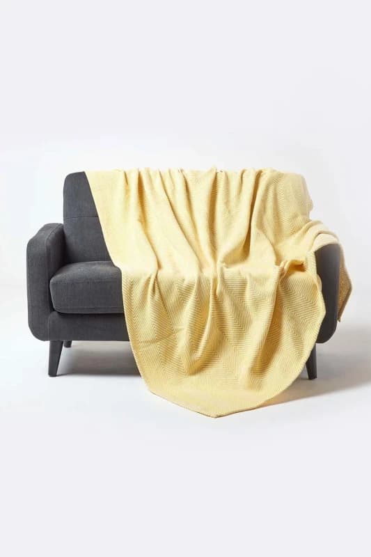HOMESCAPES Cotton Halden Chevron Yellow Throw, 255 x 360cm - Yellow - Homescapes SF1779C