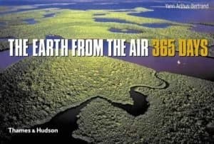 The Earth from the Air by Yann Arthus-Bertrand and Herv Le Bras and Astrid Avundo Hardback