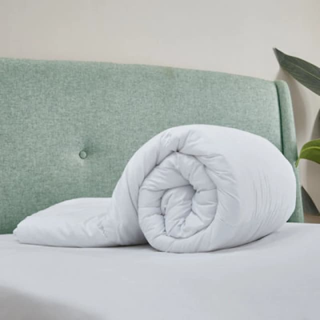 Catherine Lansfield Catherine Lansfield 'Anti Allergy' Hollowfibre Duvet in White Size: King White King Unisex 5057681111773