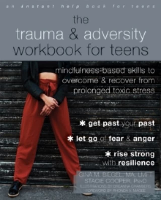 The Trauma and Adversity Workbook for Teens : Mindfulness-Based Skills to Overcome and Recover from Prolonged Toxic Stress Paperback / softback