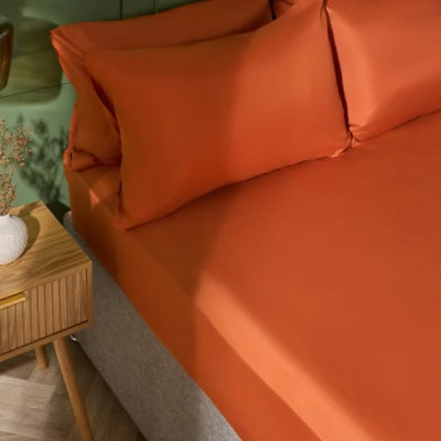 OHS OHS Ultra Soft Microfibre Plain Fitted Bed Sheet in Burnt Orange Size: Single Burnt Orange Single Unisex 5027434223312