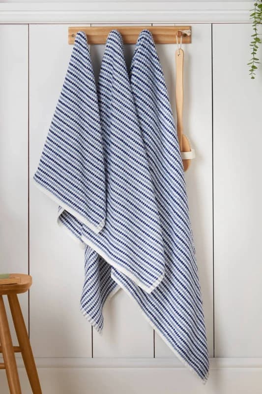 Catherine Lansfield 'Rice Weave Stripe' Cotton Hand Towel in Blue Blue Unisex