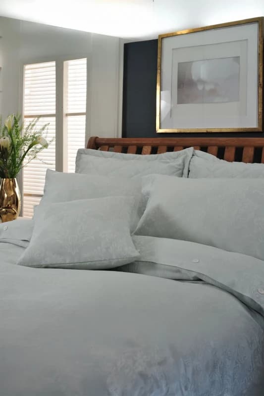 The Lyndon Company The Lyndon Company Versailles Luxury Jacquard Duvet Cover Bedding Set - Classic Damask Design - Cotton Blend in Duck Egg Blue Siz