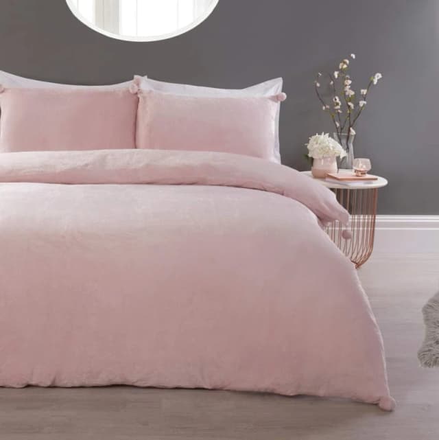 Smart Living Smart Living Luxurious Pom Pom Fleece Duvet Cover with Pillowcases in Light Pink Size: King Light Pink King Unisex 5056242754411