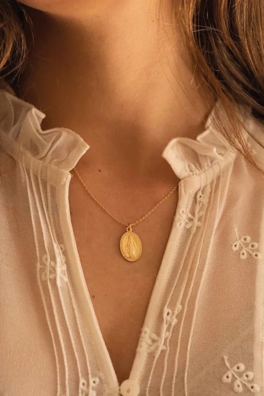 Elk & Bloom Dainty 14K Gold Virgin Mary Choker Necklace Gold unisex