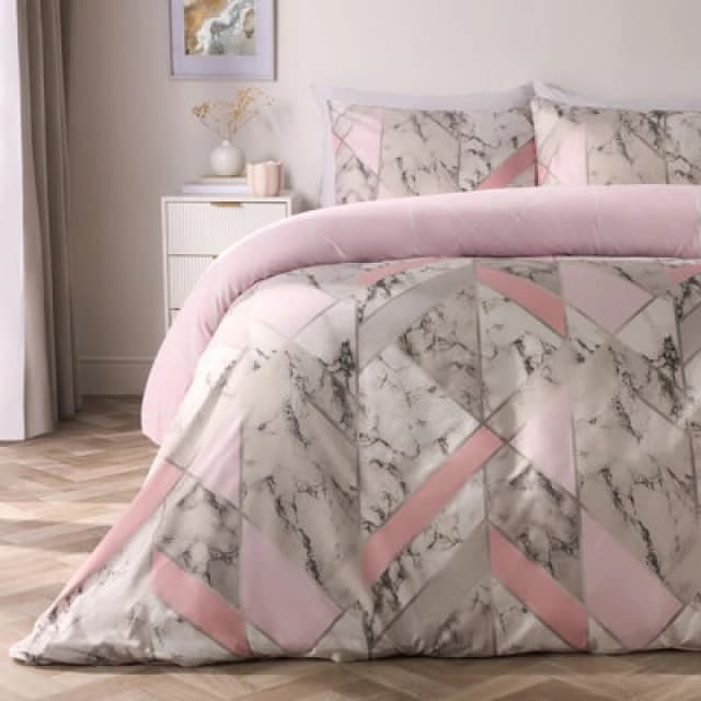 OHS OHS Marble Duvet Cover Pillowcases Bedding Reversible Quilt Set Geo Soft in Pink Size: Double Pink Double Unisex 5027434203833