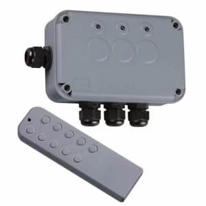 KnightsBridge Remote Controlled IP66 Weatherproof Outdoor Switch Box - 3 Gang