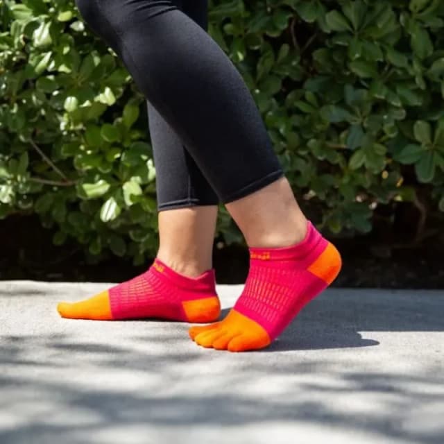 Womens socks Injinji Lightweight No-Show Rouge Female 35/40