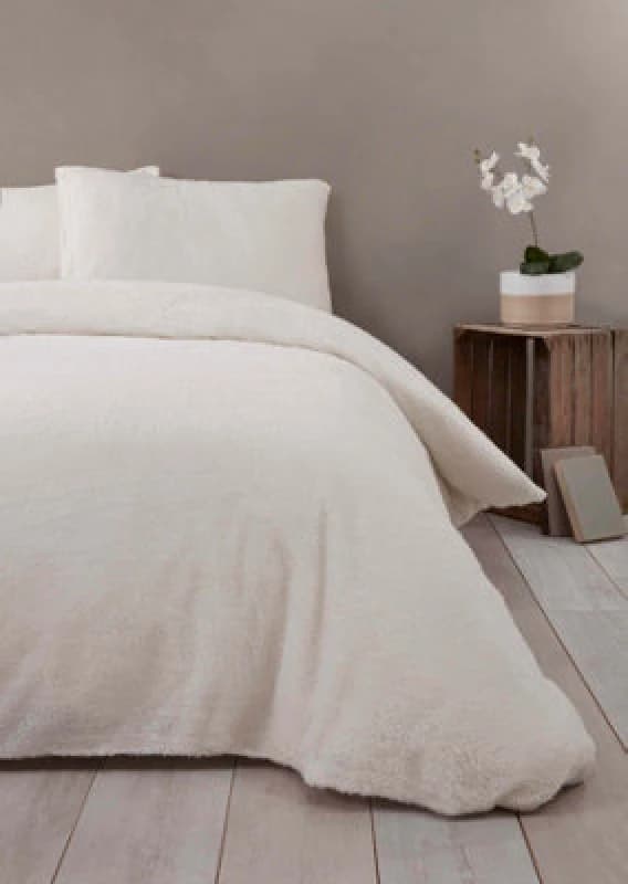 Rapport Home Teddy Fleece Polyester Duvet Cover Set With Pillowcase in Cream Size: Double Cream Unisex Double