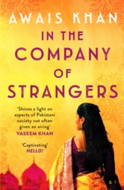 In The Company of Strangers : An engrossing, thought-provoking and emotional love story Paperback / softback