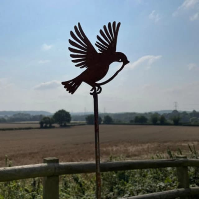 Poppy Forge Flying Robin On 4 Feet Pole (Pack Of 3) - Bare Metal/ready To Rust - W15 X H137 Cm