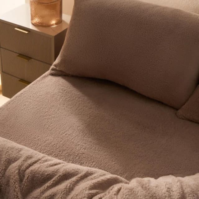 OHS OHS Teddy Fleece Thermal Fitted Bed Sheet in Brown Size: Single Fitted Brown Single Fitted Unisex 5027434223732