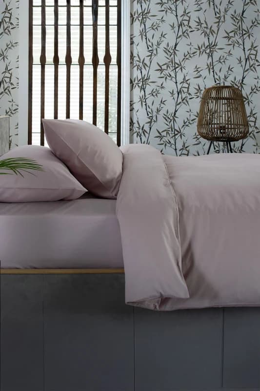 The Lyndon Company The Lyndon Company Luxury 200 Thread Count 100% Cotton Fitted Sheets in Pink Size: Single Fitted Pink Single Fitted Unisex 505499