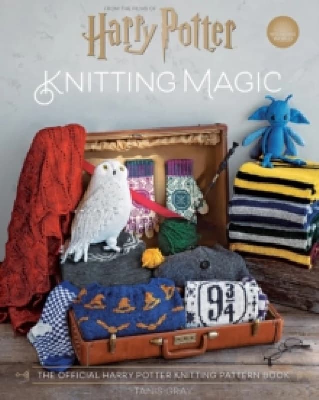 Knitting Magic. Paperback. By Tanis Gray Books