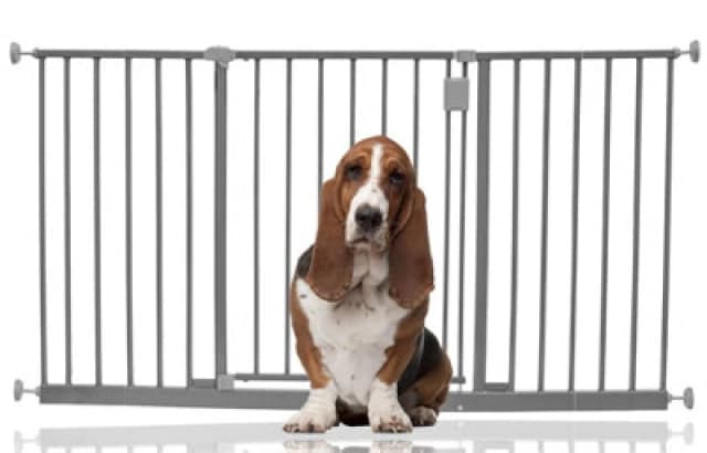 Bettacare Extra Wide Hallway Dog Gate, 134Cm - 140Cm, Grey, Pressure Fit Pet Gate, Puppy Safety Barrier
