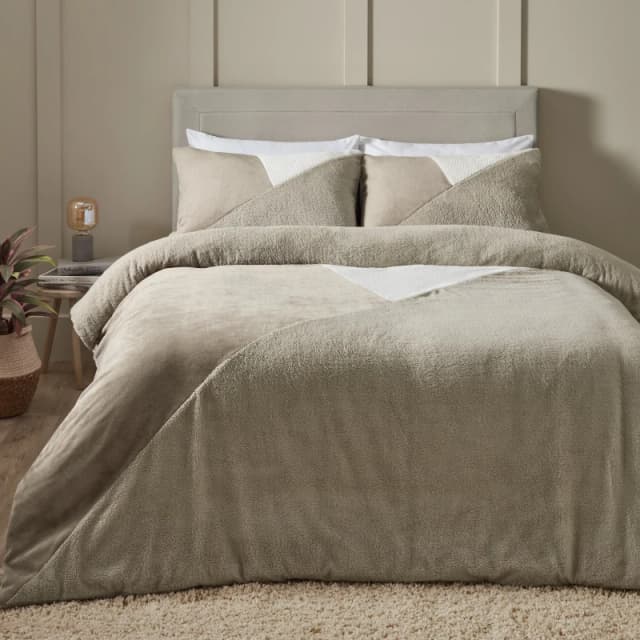 Catherine Lansfield Cosy Larsson Fleece Backed Duvet Cover Bedding Set Natural
