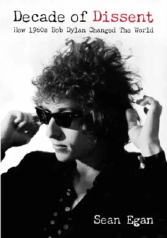 Decade Of Dissent : How 1960s Bob Dylan Changed The World Paperback / softback