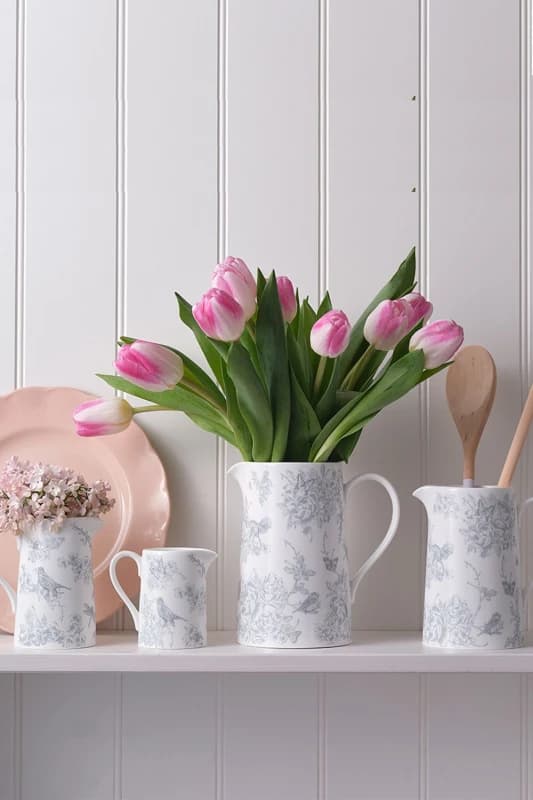 VICTORIA EggS Wildlife in Spring Fine Bone China Jug 150ml Multi