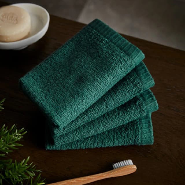 Catherine Lansfield Catherine Lansfield 'Quick Dry' Face Cloth 4 Pack in Emerald Size: Face Towel Emerald Face Towel Unisex 5057681106151