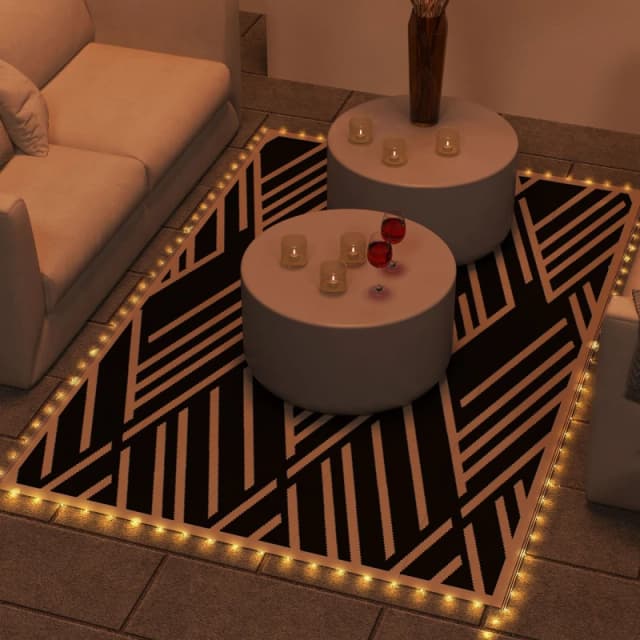 Outsunny Reversible Outdoor Rug Waterproof Plastic Straw Mat with LED String Lights - Outsunny 5056725527150