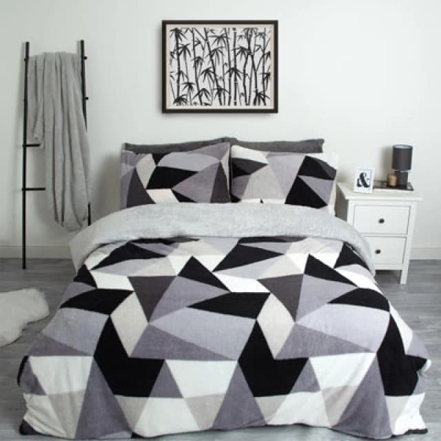 OHS OHS Shapes Teddy Duvet Cover Pillowcase Bedding Set in Light Grey Size: King Light Grey King Unisex 5027434010479