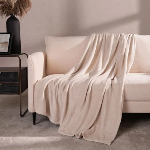 OHS OHS Ultra Soft Flannel Fleece Throw Blanket in Light Brown Size: 120cm x 150cm Light Brown 120cm x 150cm Unisex 5027434145898