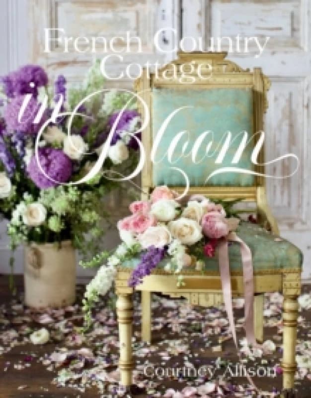 French Country Cottage in Bloom Hardback