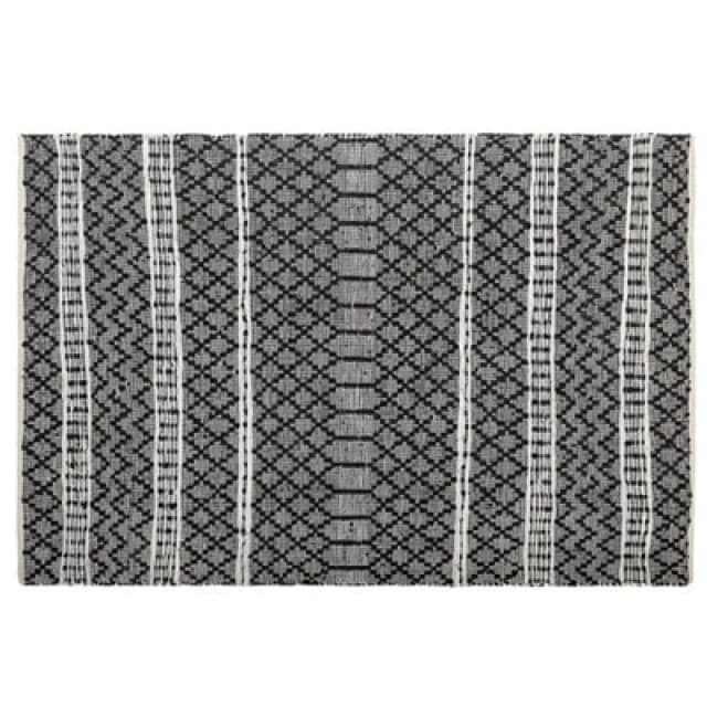 Beliani Rug Fehimli Black 140 X 200 Cm Leather
