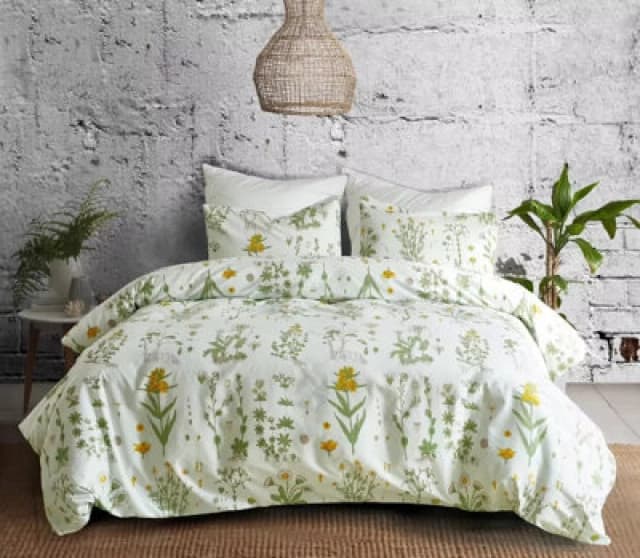 Ezysleep Ezysleep Meadow Flower Printed Duvet Set in Green Size: Double Green Double Unisex 0721545407832
